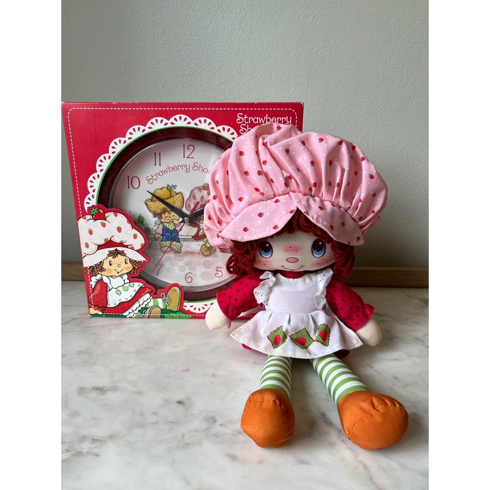 Classic Ragdoll Strawberry Shortcake and SS Huckleberry Finn Wall Clock